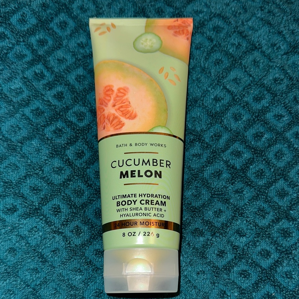 Bath & Body Works Cucumber Melon Body Cream - Light Green